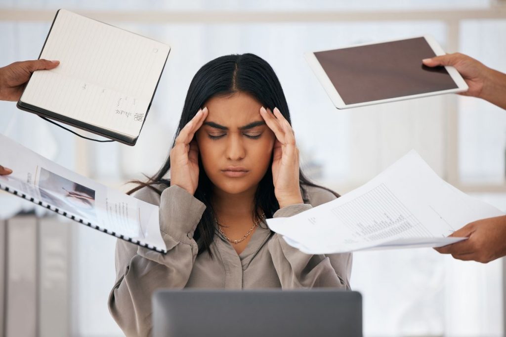 Sábado é dia útil? Entenda quando a jornada gera horas extras e quais os direitos do trabalhador